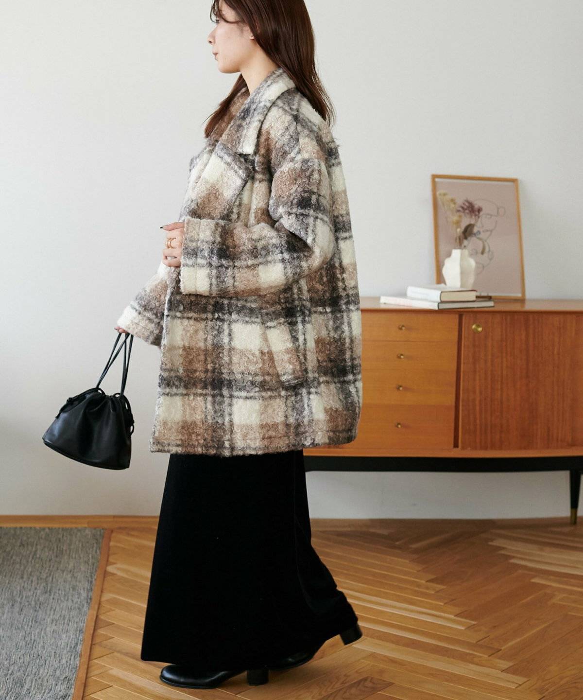 ワンピースコーデの女性