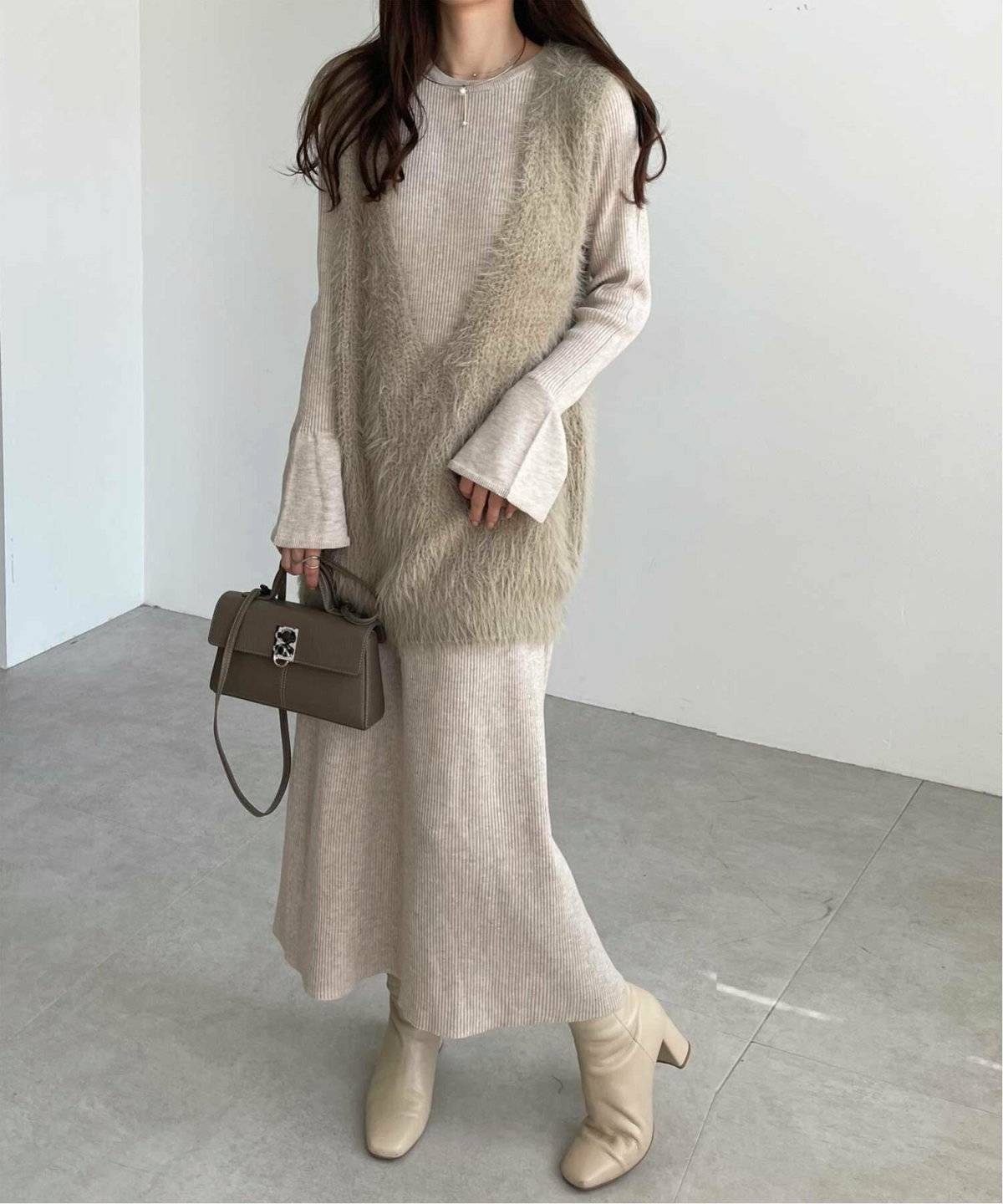 ニットワンピースコーデ