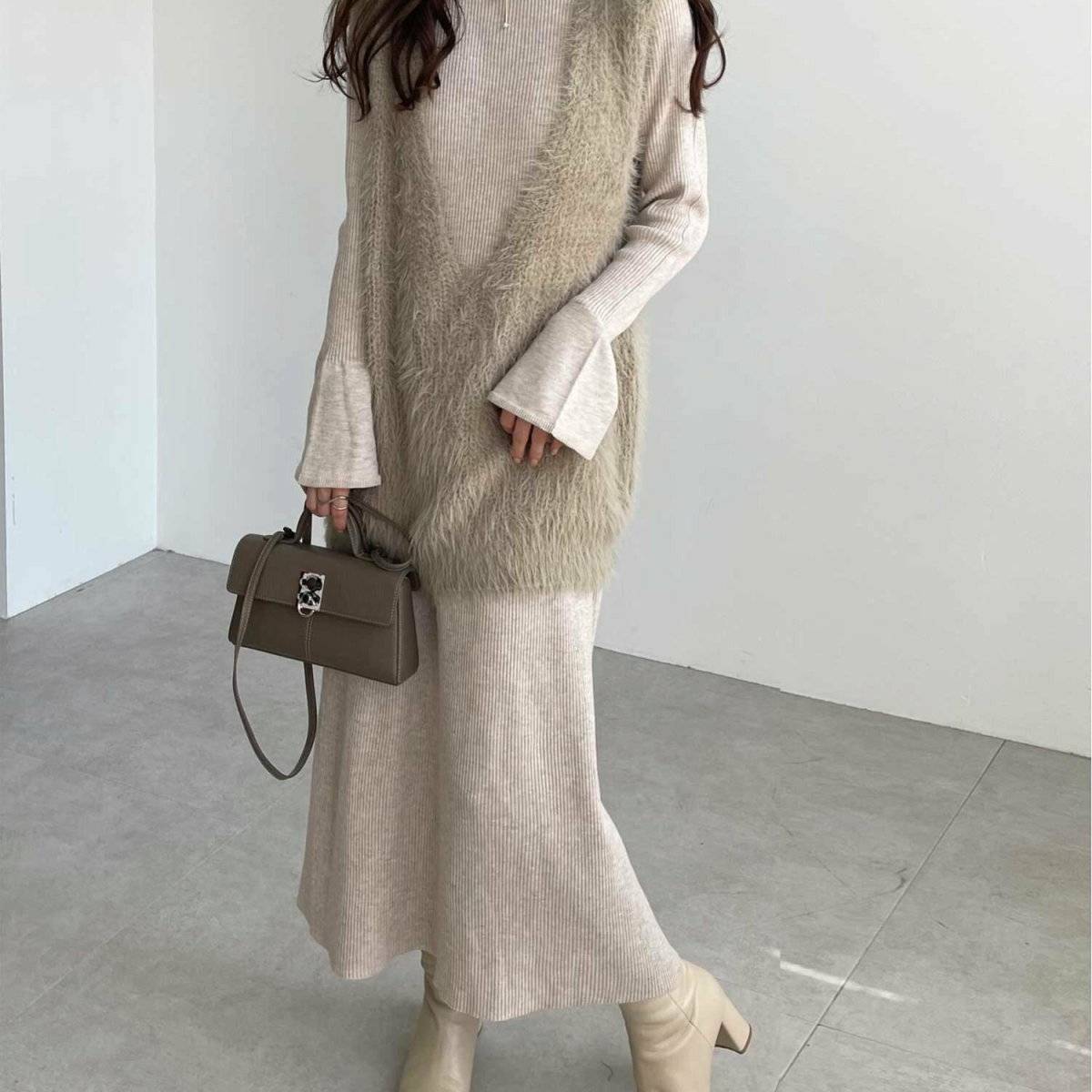 ニットワンピースコーデ