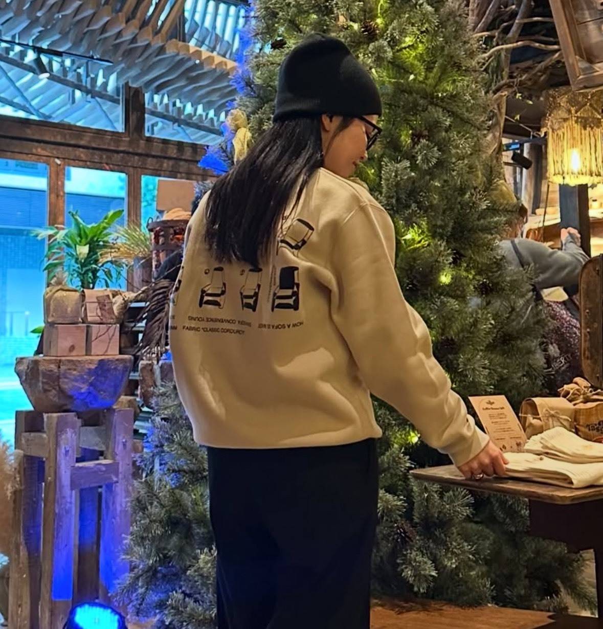 CONVENIENCE YOUNGの“SOFA SWEAT”コーデ