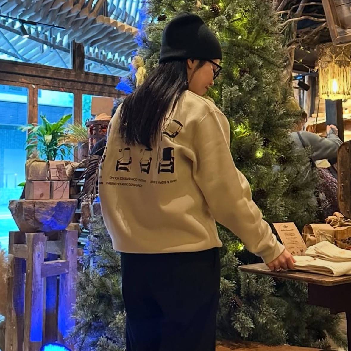 CONVENIENCE YOUNGの“SOFA SWEAT”コーデ