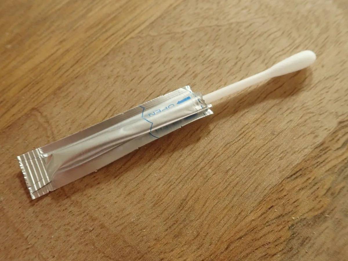 DAISO(ダイソー)：ぬれてる綿棒25本 1本包装