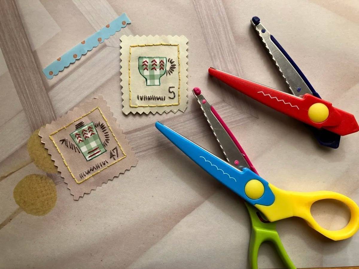 DAISO(ダイソー)：クラフトはさみ2種