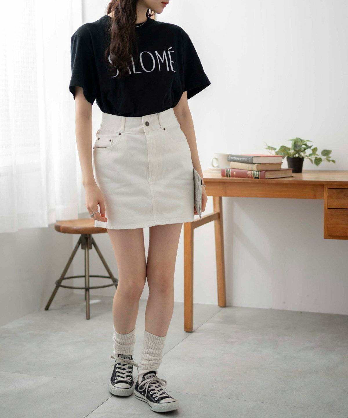ホワイトデニムスカートコーデ