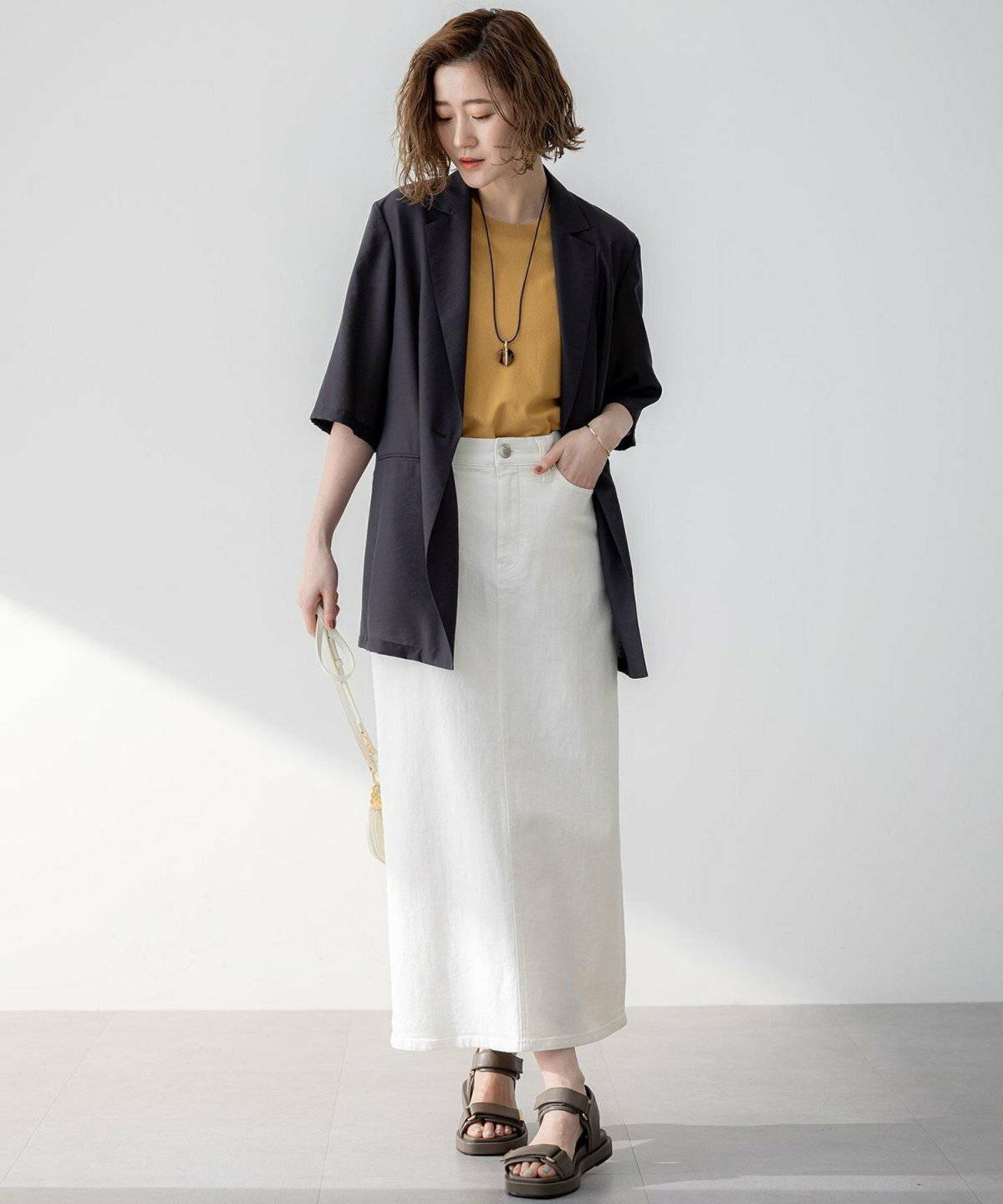 ホワイトデニムナロースカートコーデ