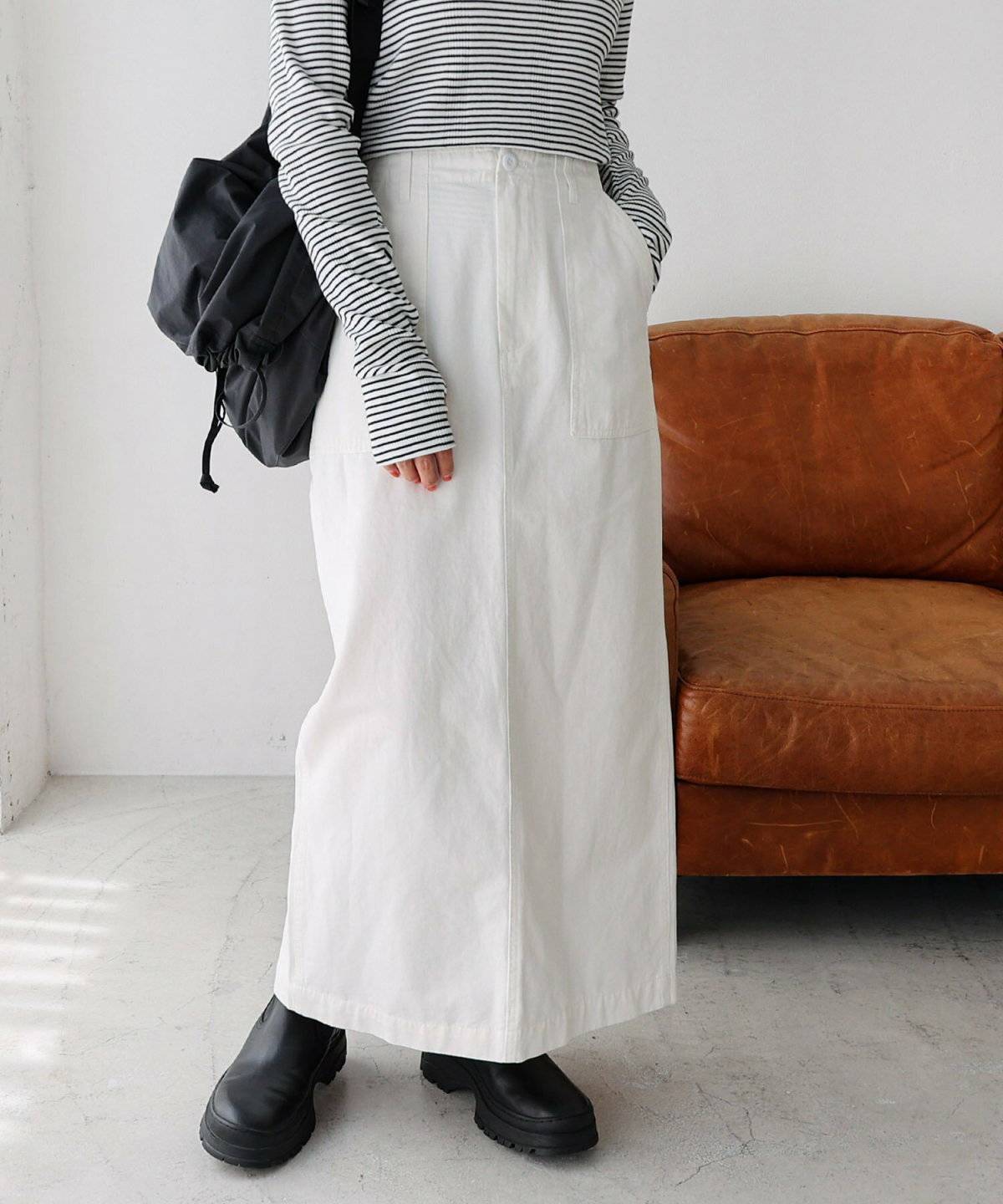 ホワイトフレアデニムスカートコーデ