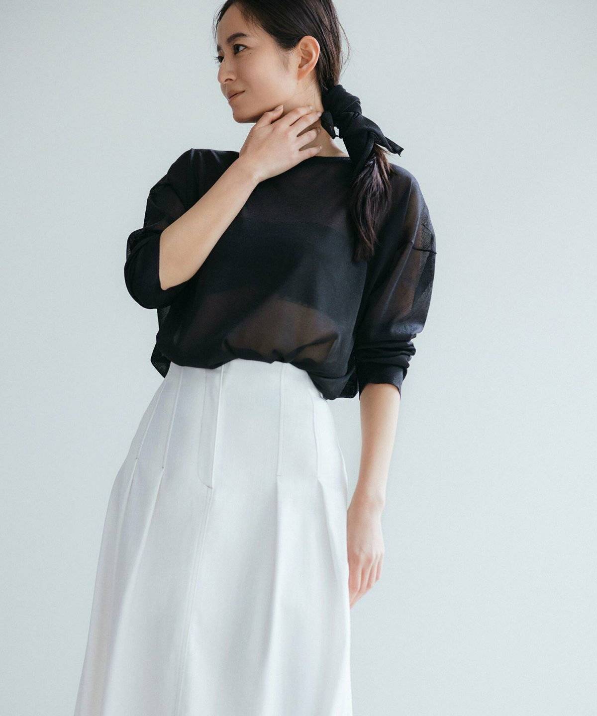 ホワイトデニムロングスカートコーデ