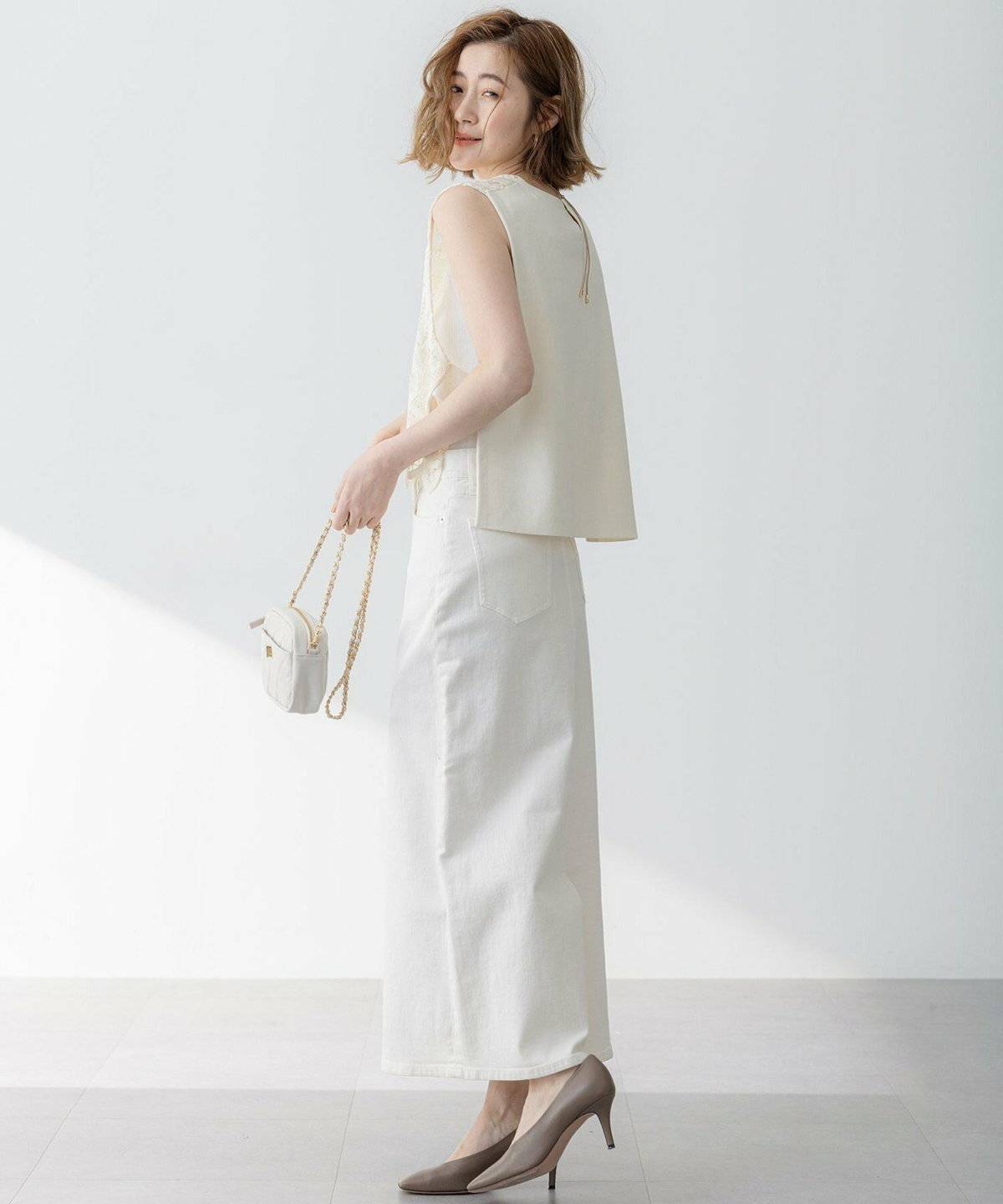 ホワイトフレアデニムスカートコーデ