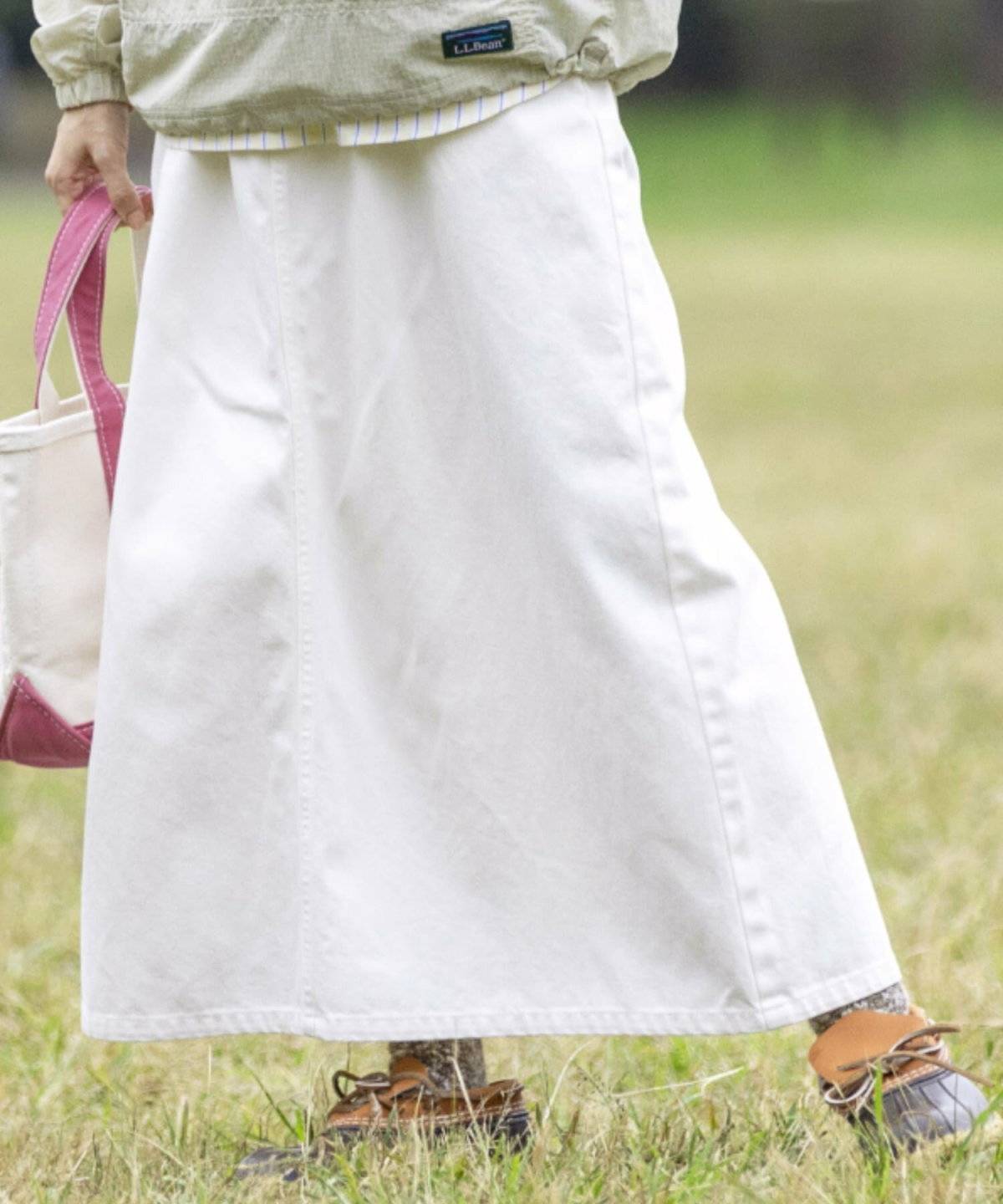 ホワイトデニムスカートコーデ