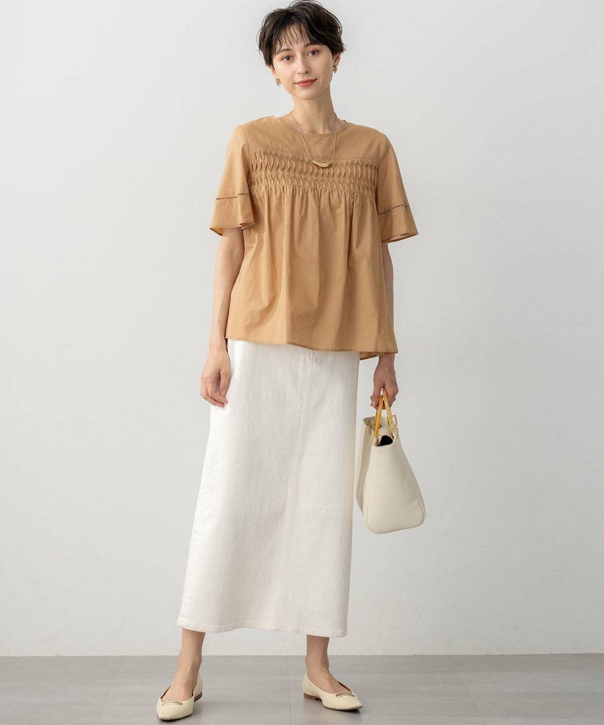 ホワイトデニムタイトスカートコーデ