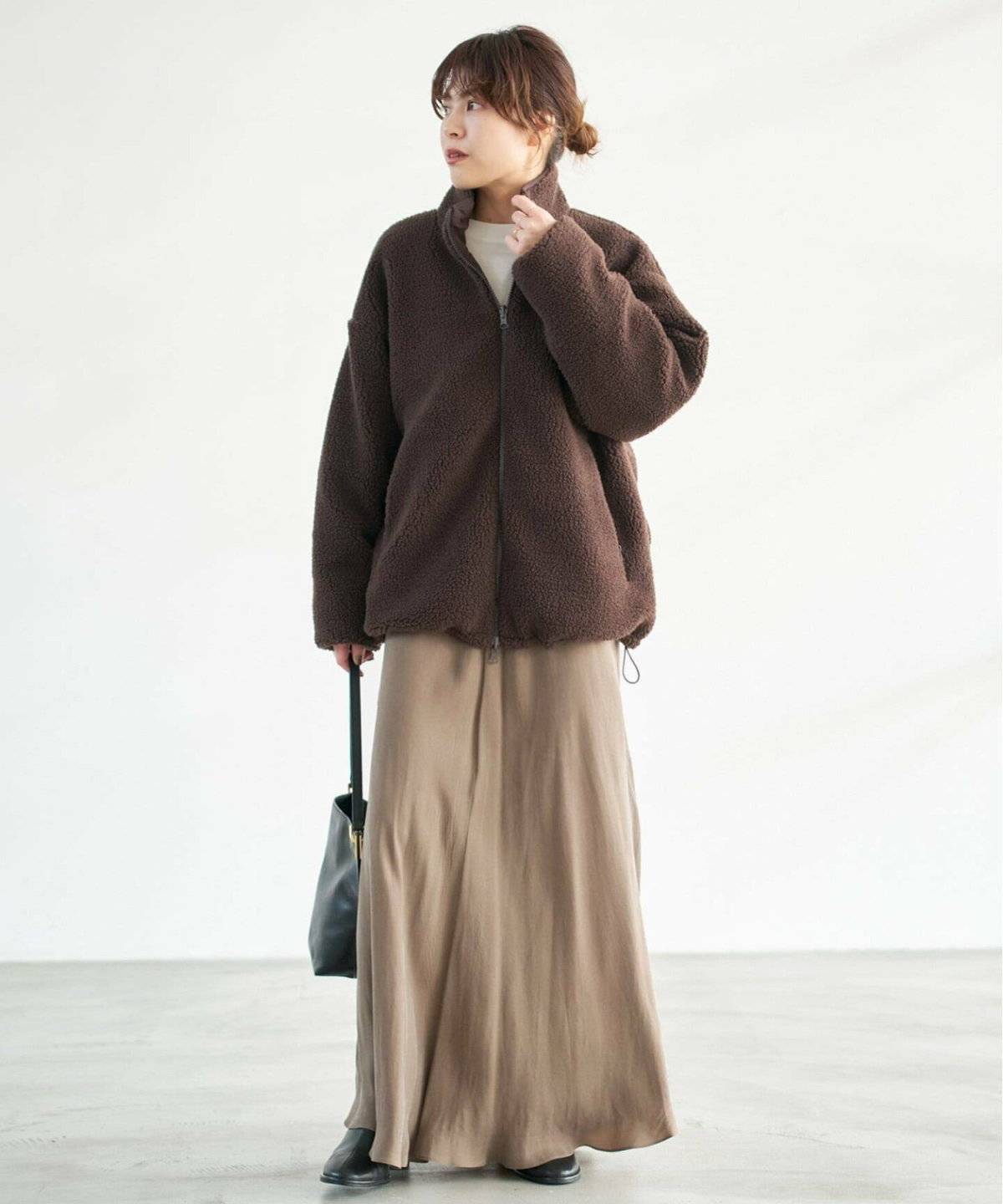 スカートコーデの女性