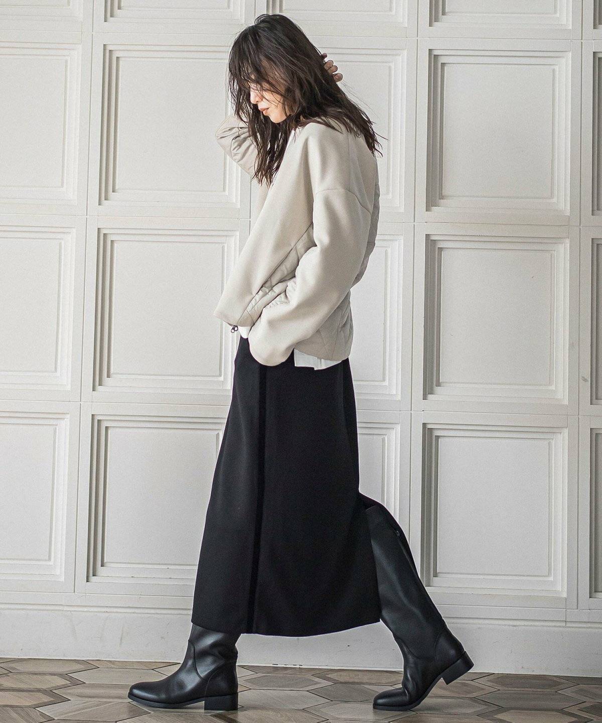 スカートコーデの女性