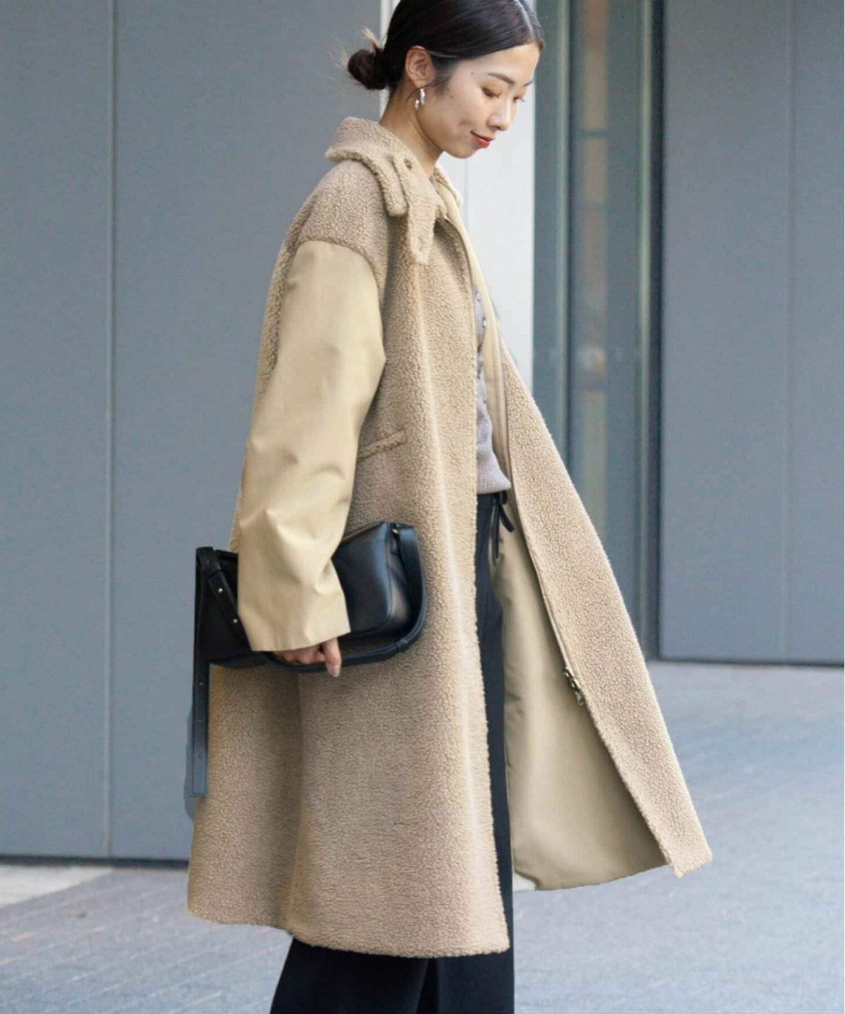 パンツコーデの女性