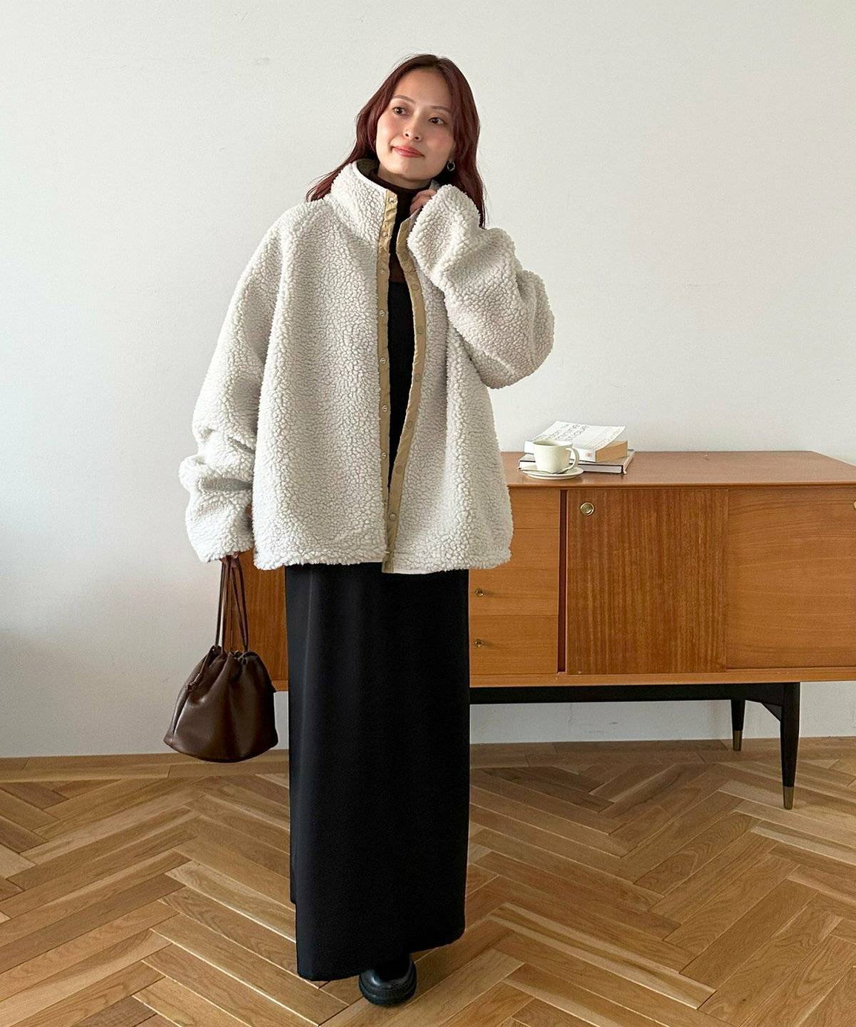 ワンピースコーデの女性