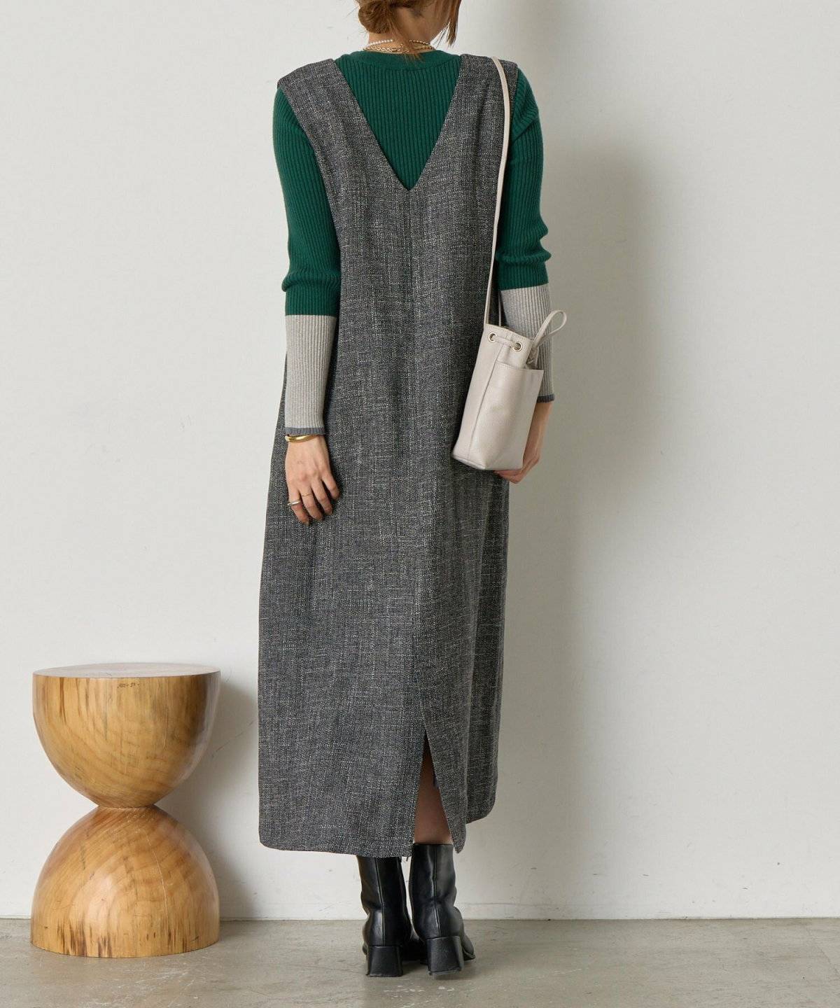 ワンピースコーデの女性