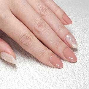 SNSで大人気のやつ。不器用さん向け「簡単オパールネイル」のやり方