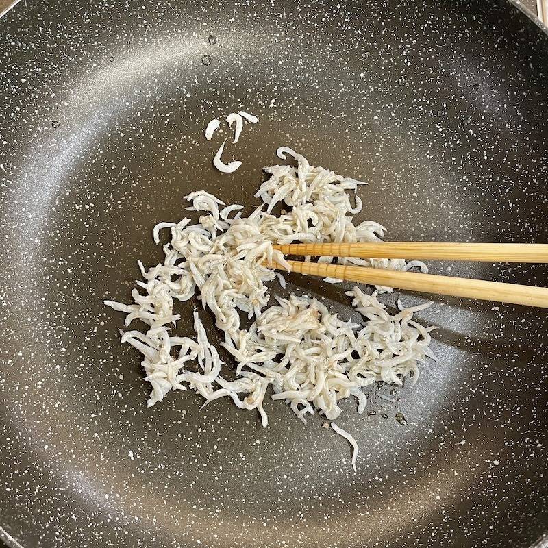 JAグループ公式の「きのこしらす豆腐炒め」のレシピ