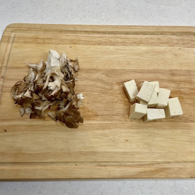 JAグループ公式の「きのこしらす豆腐炒め」のレシピ