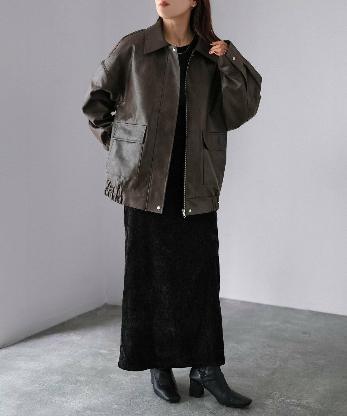 モノトーンの甘辛ミックスコーデ