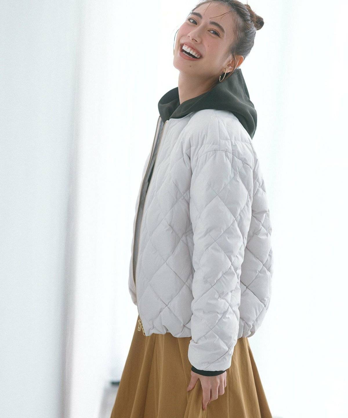 スカートコーデの女性