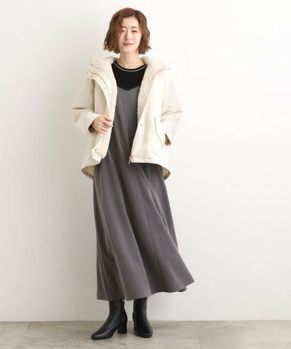 ワンピースコーデの女性