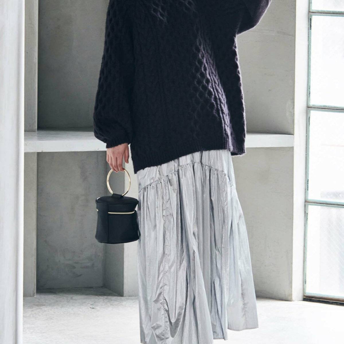 スカートコーデの女性