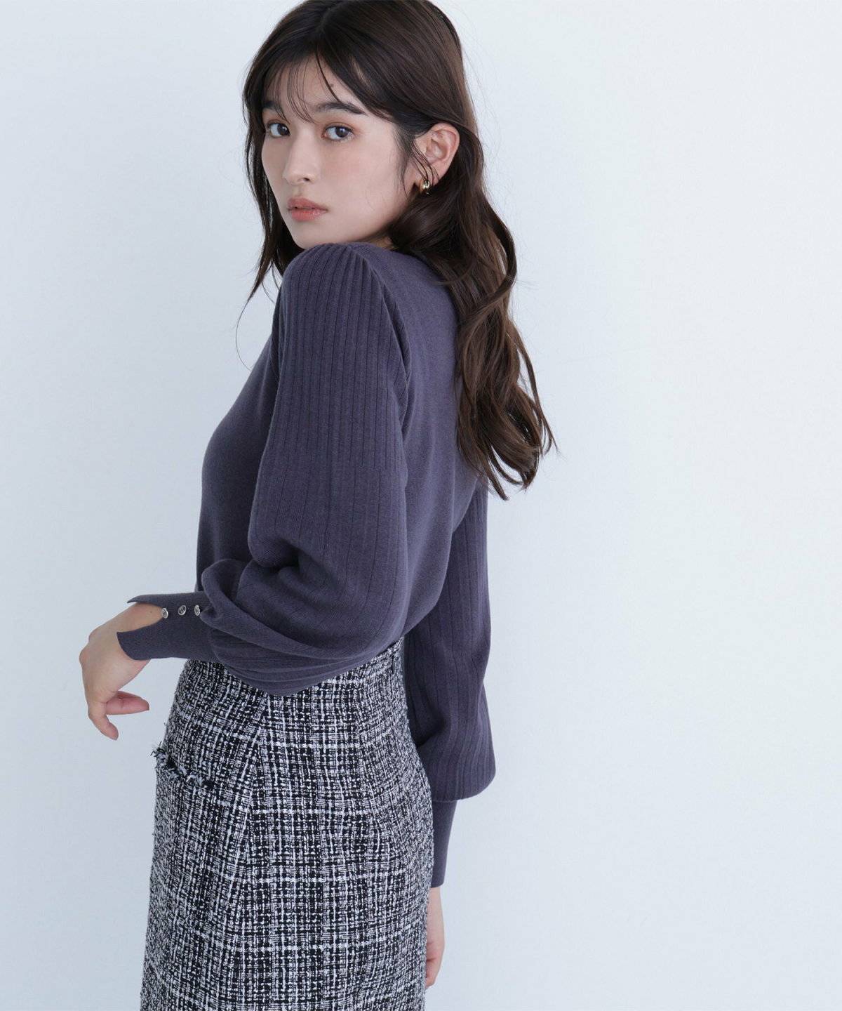 スカートコーデの女性