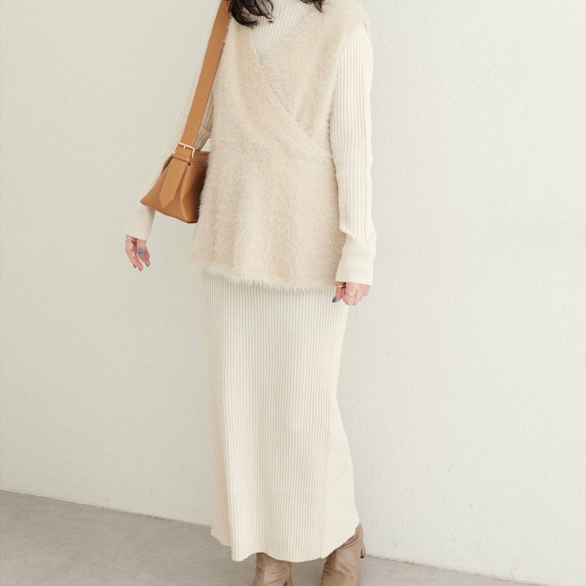 ワンピースコーデの女性