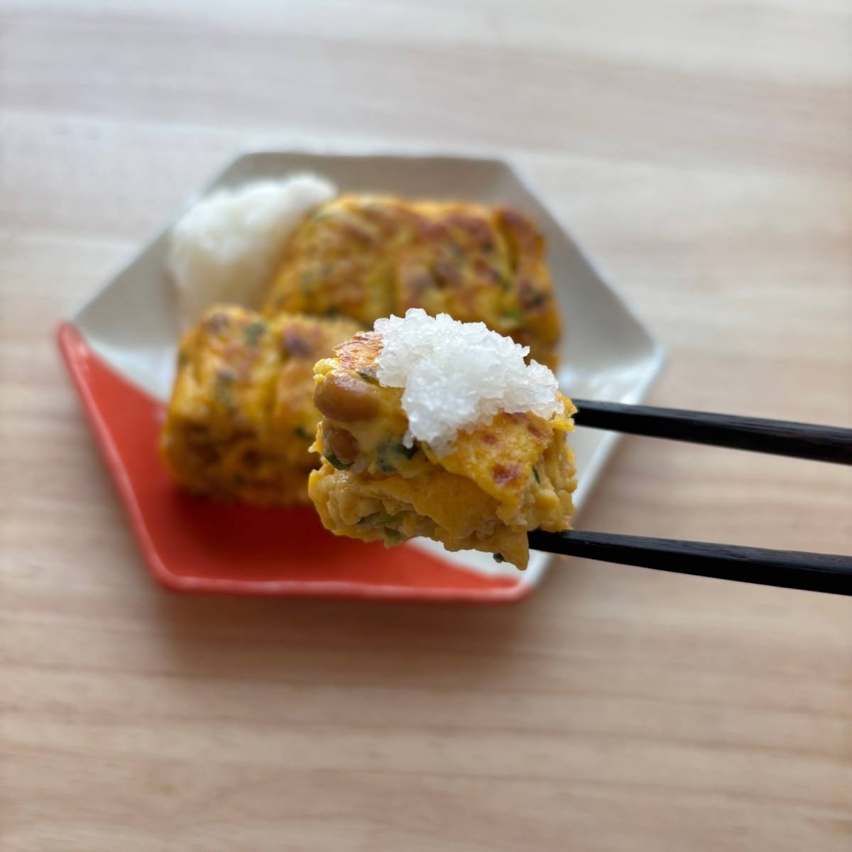 タカノフーズ公式の「納豆と豆腐のふわふわだし巻き卵」のレシピ