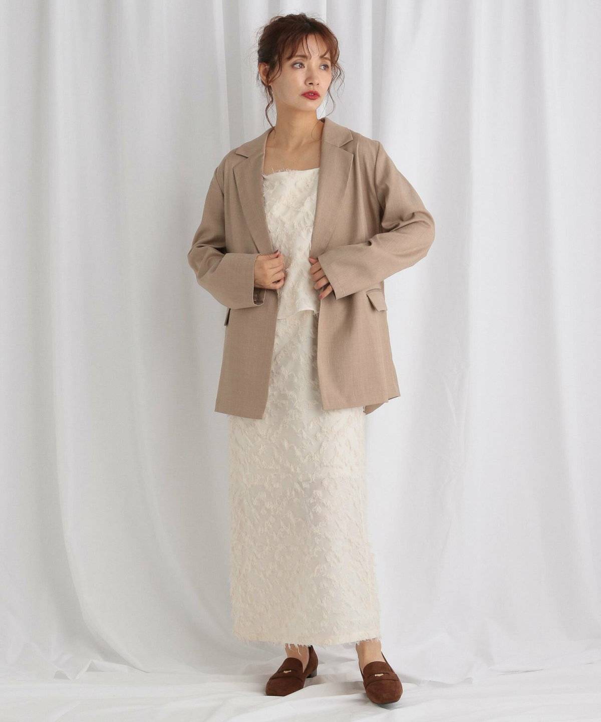 ベージュのワンピースコーデ