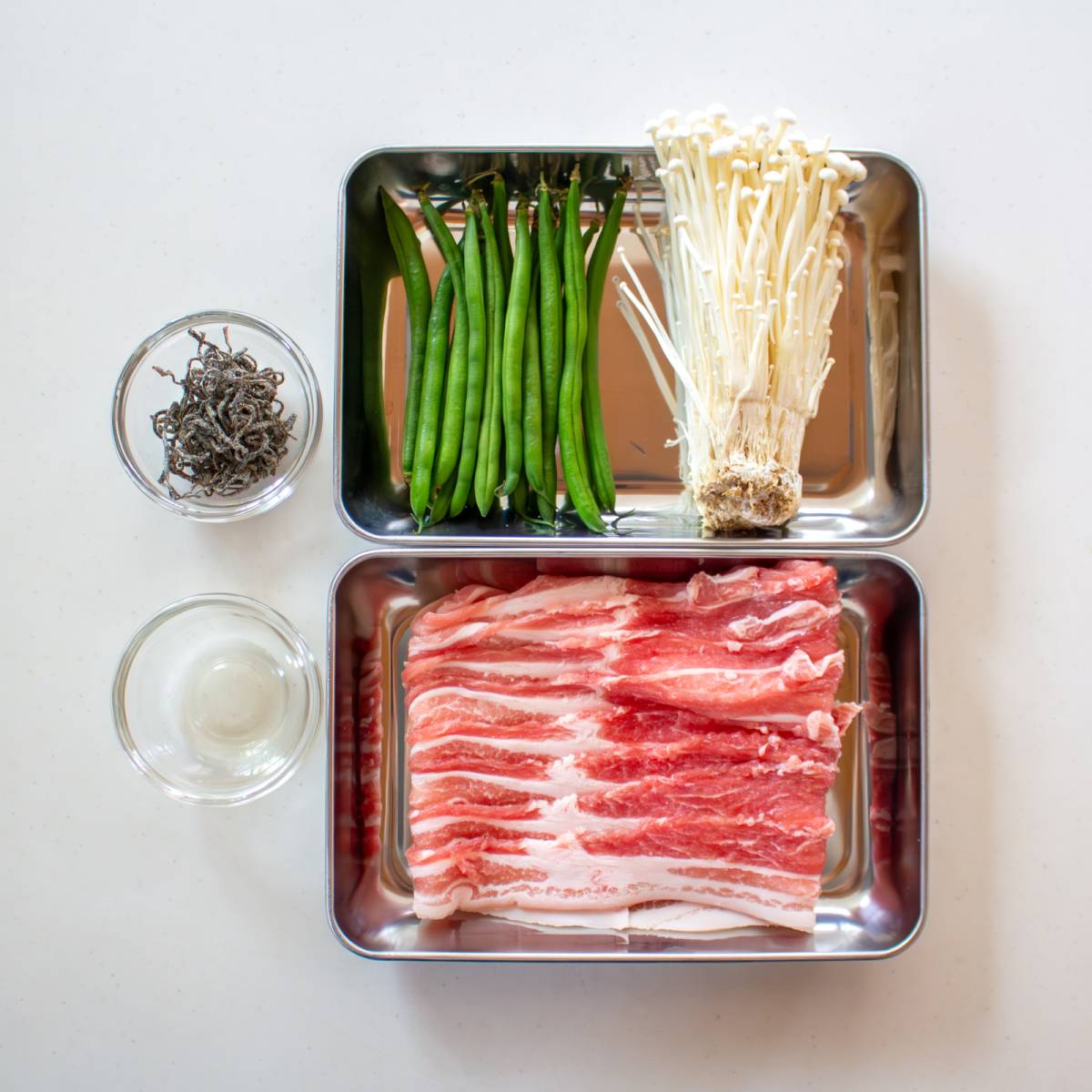 くらこん公式の「塩こんぶでえのき肉巻き」のレシピ