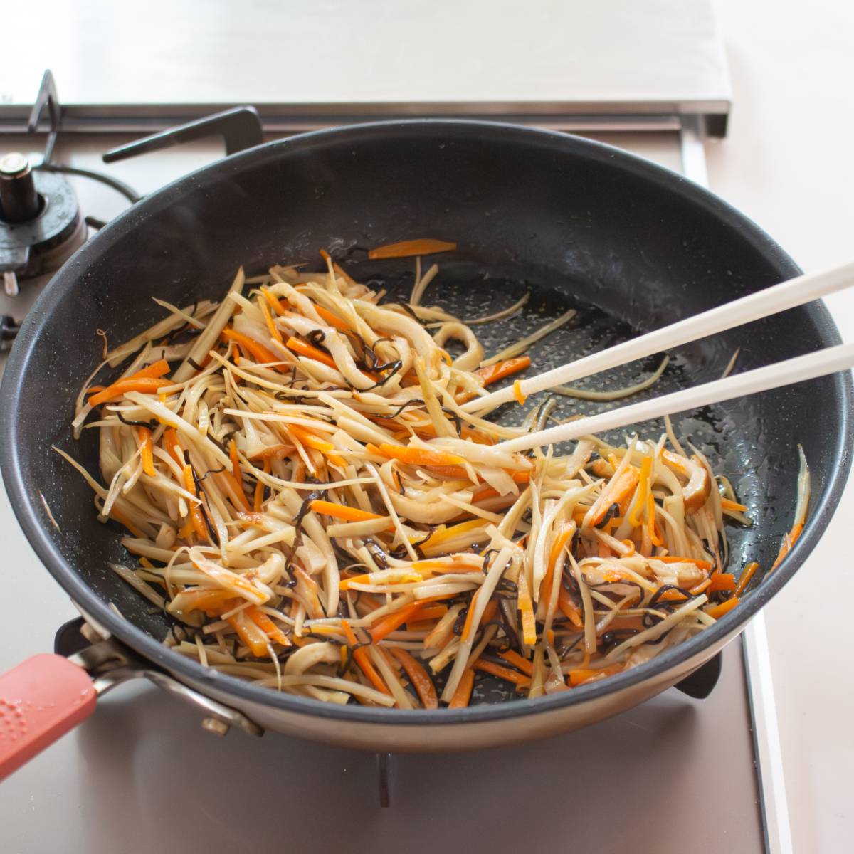 くらこん公式の「塩こんぶきんぴら」のレシピ