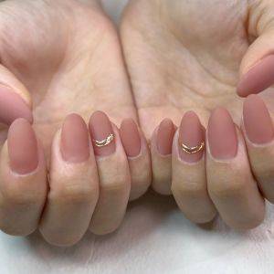 【2025年秋】いい女は指先まで抜かりない。最高に今っぽいネイル5選