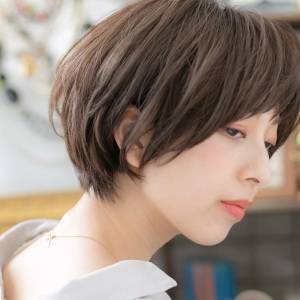  透明感カラーのくびれショート 