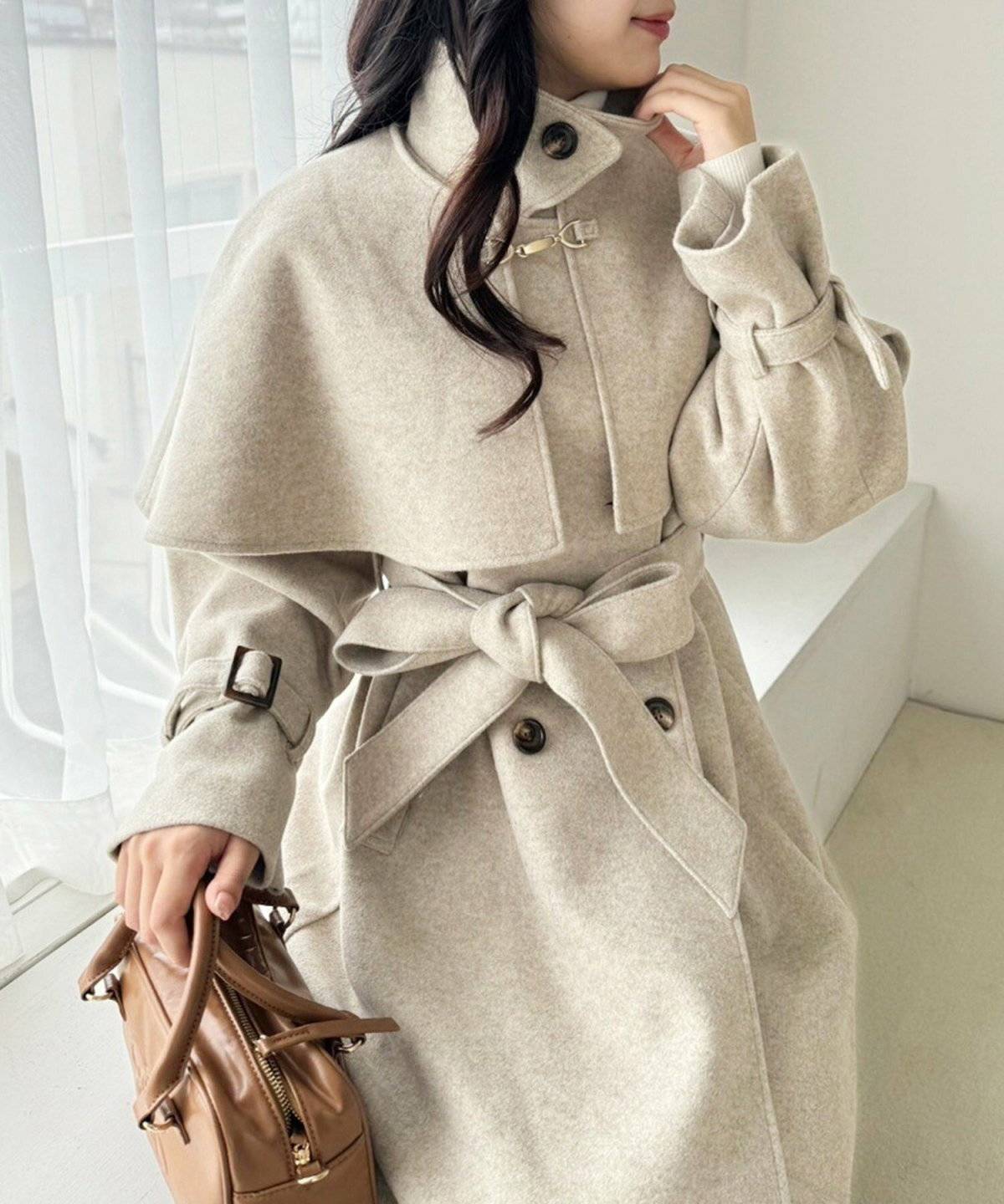 コートを着た女性