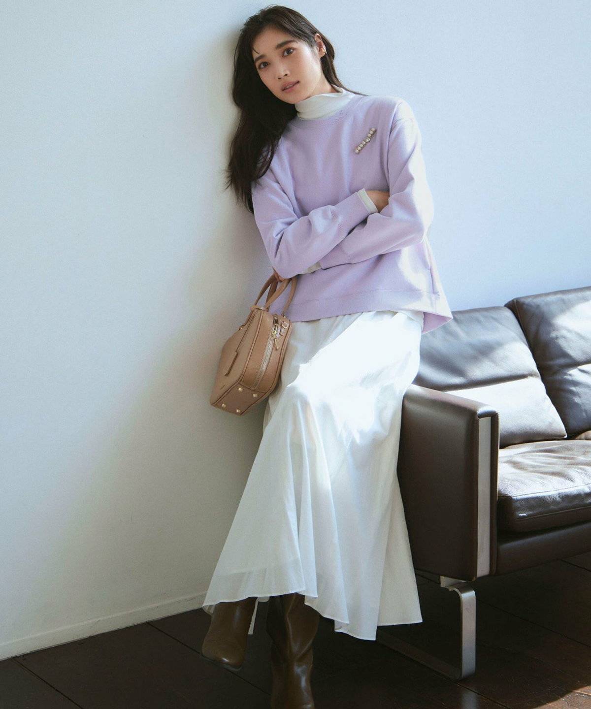 スカートコーデの女性