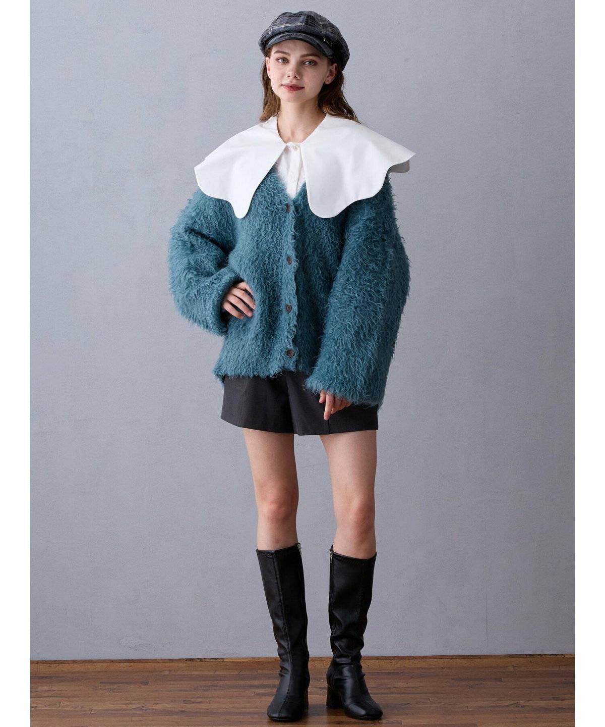 パンツコーデの女性