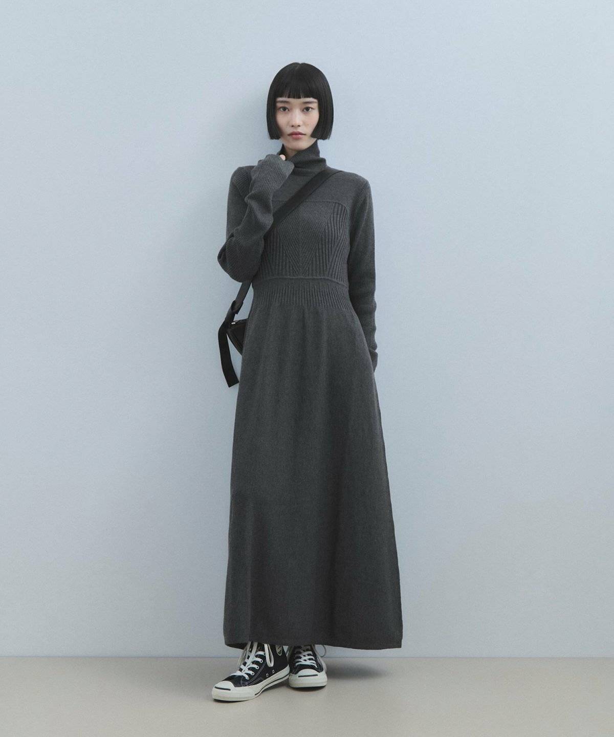 ワンピースコーデの女性