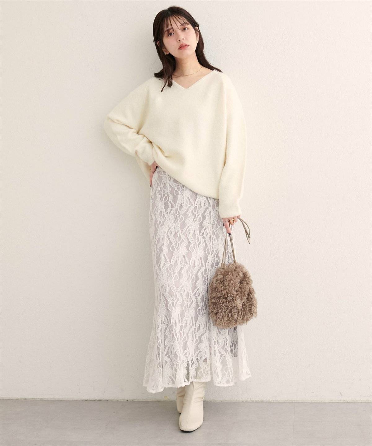 スカートコーデの女性