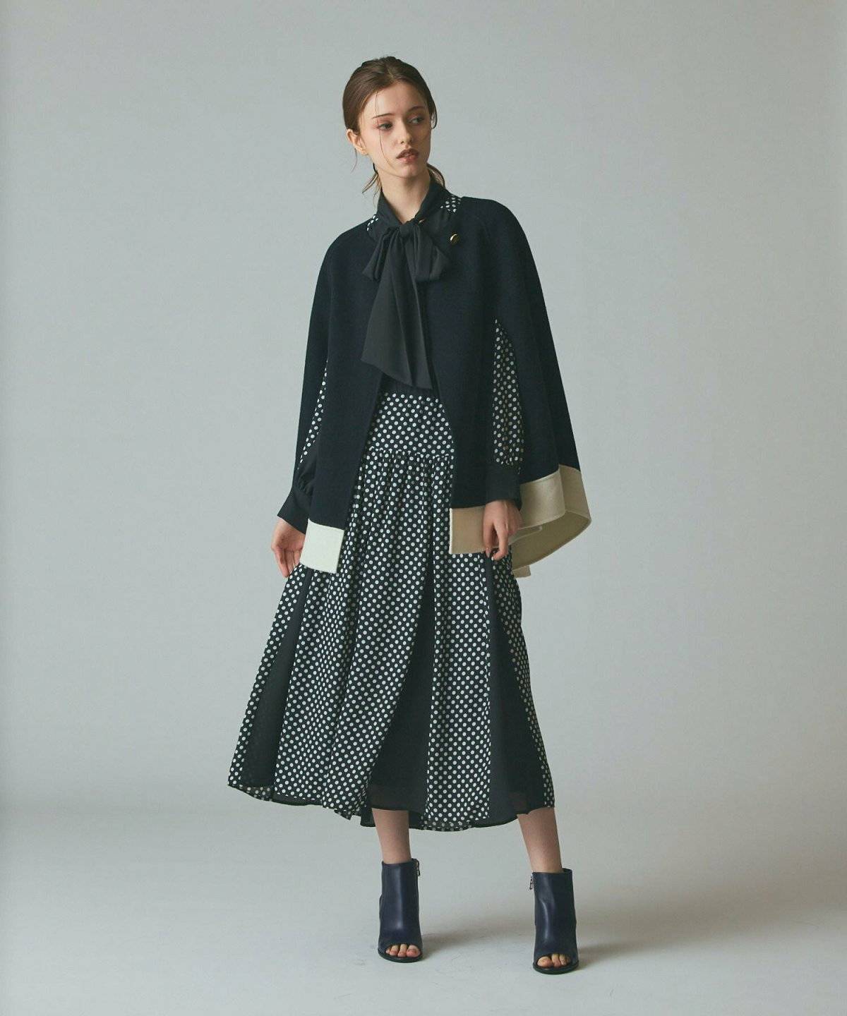 スカートコーデの女性