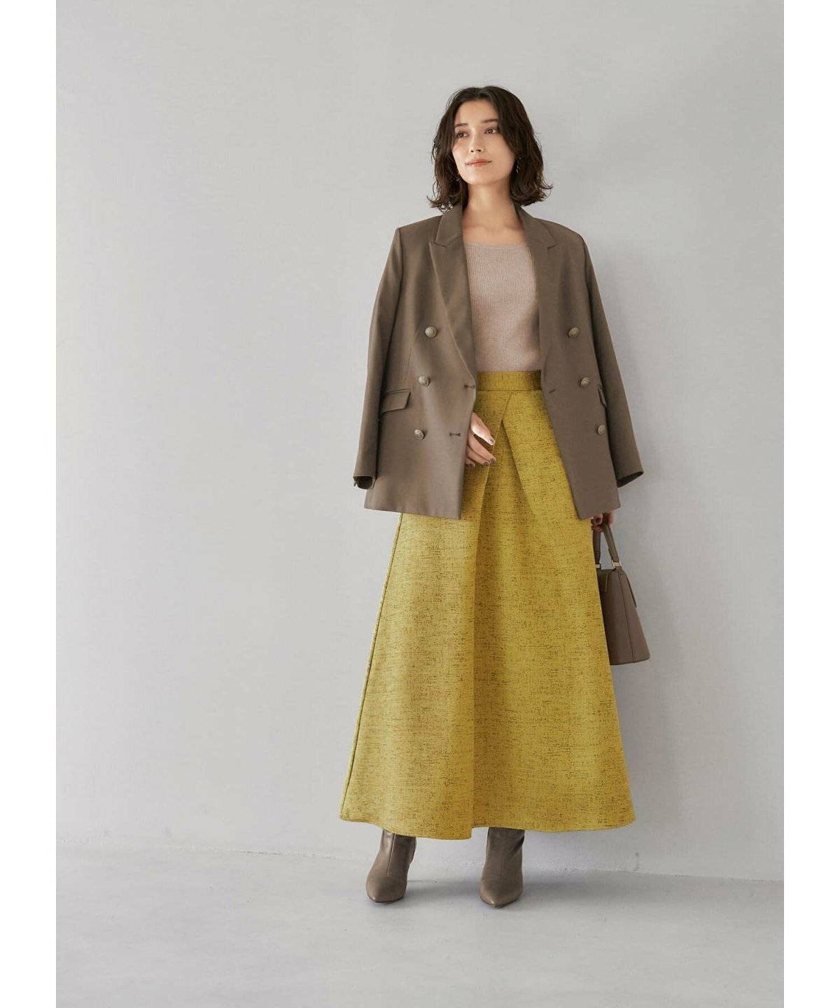 スカートコーデの女性