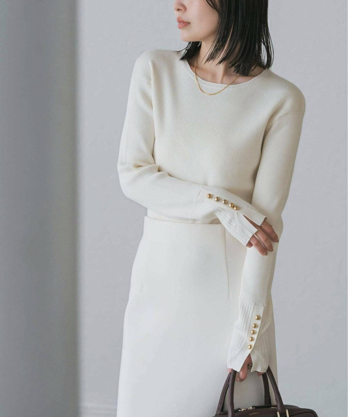 スカートコーデの女性