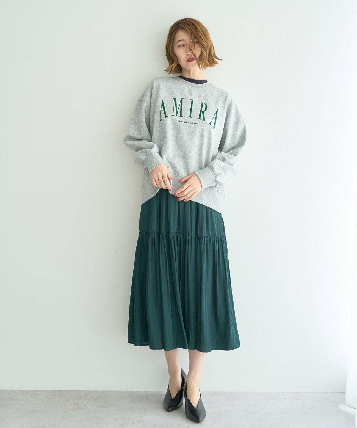 スカートコーデの女性