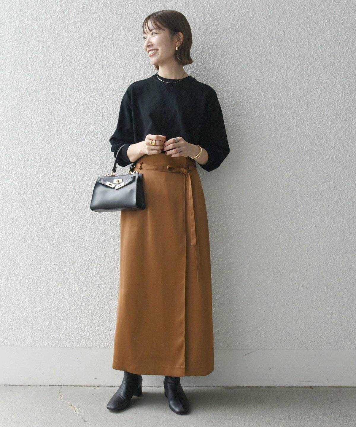 スカートコーデの女性