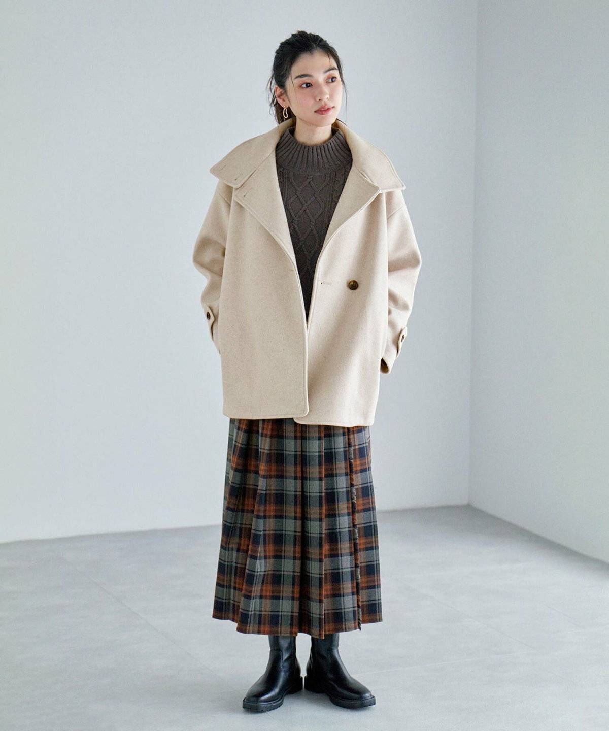 スカートコーデの女性