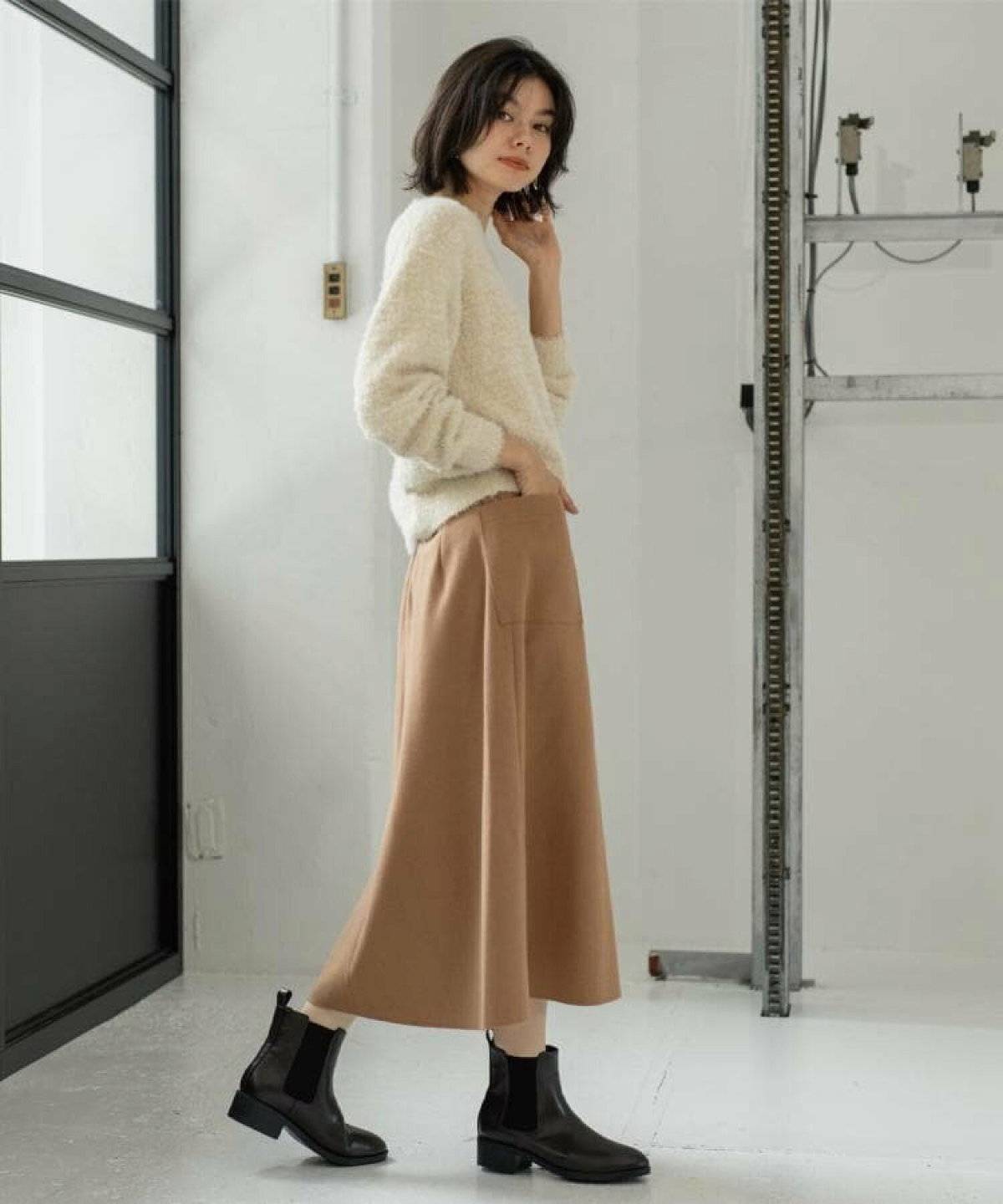 スカートコーデの女性