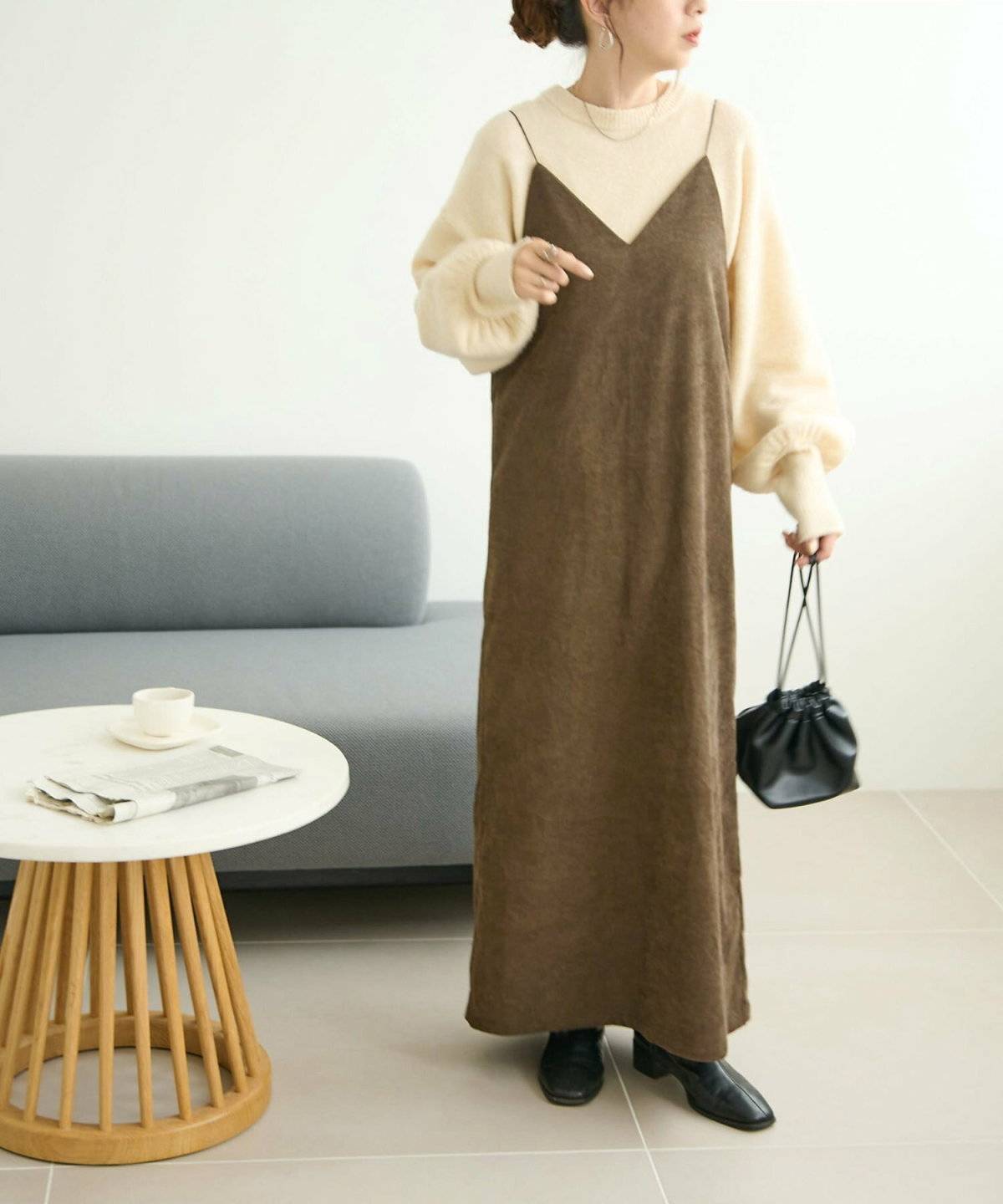 ワンピースコーデの女性