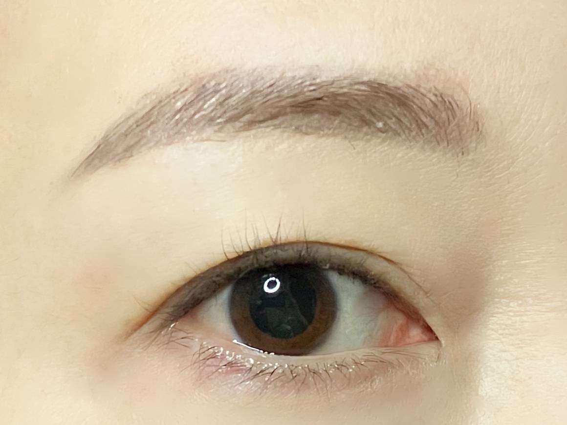 セザンヌ 超細芯アイブロウ 05 ナチュラルグレー 筆者半顔 ピンクブラウン眉