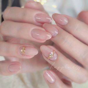 【2025年初冬】垢抜けたいならコレ一択。指先が長く見えるネイル5選