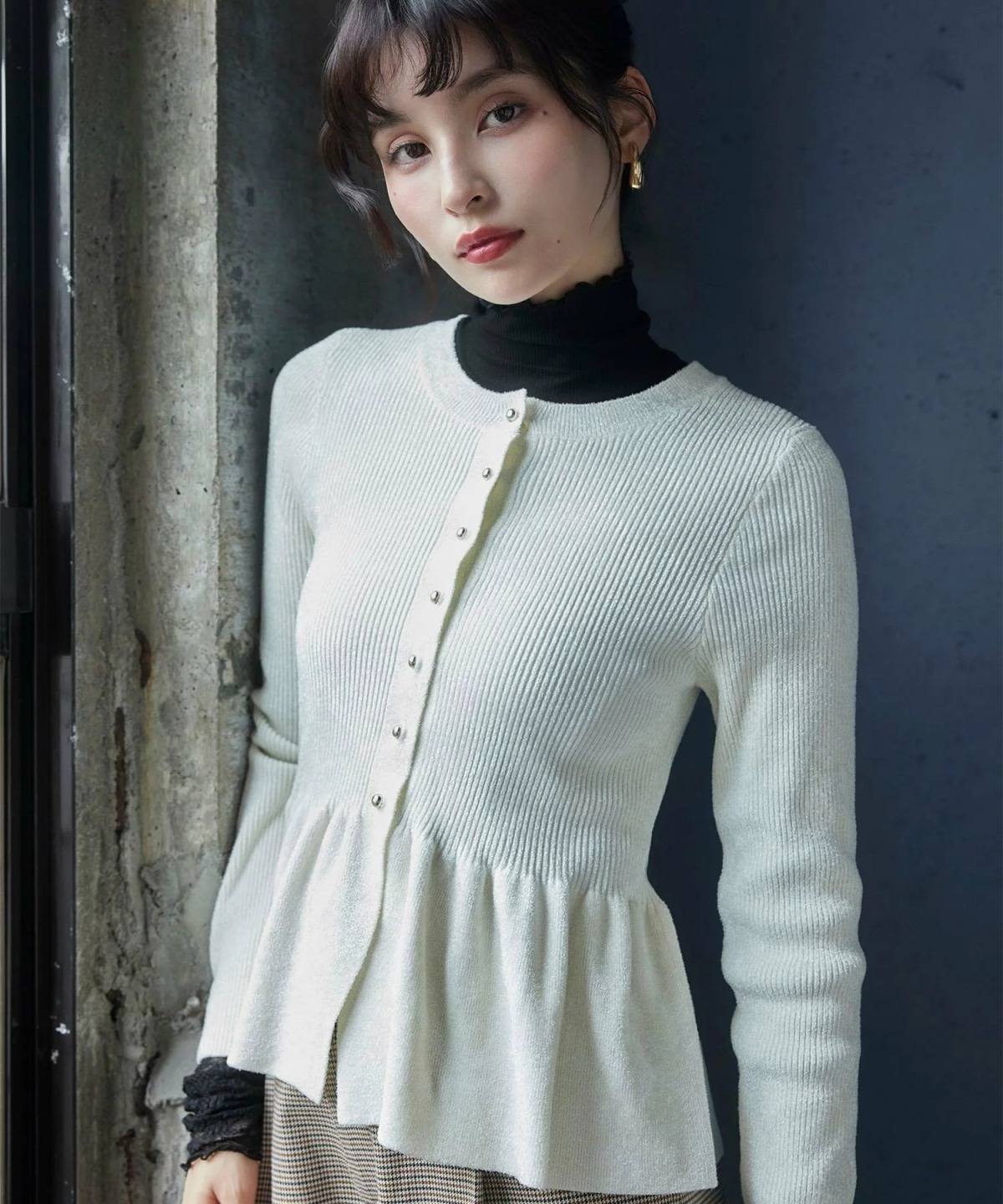 VIS ペプラム切替モールニットカーディガン